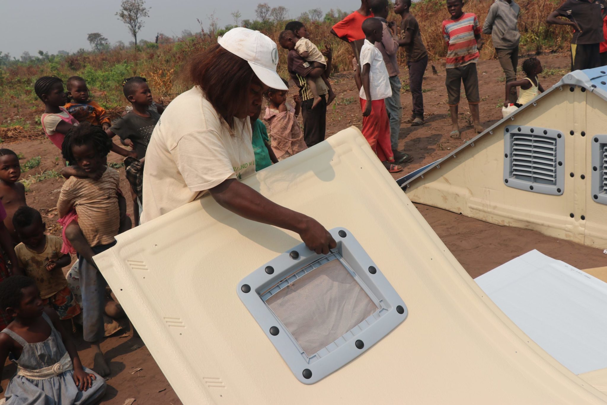 Angola. A refugee lady constructs an RHU