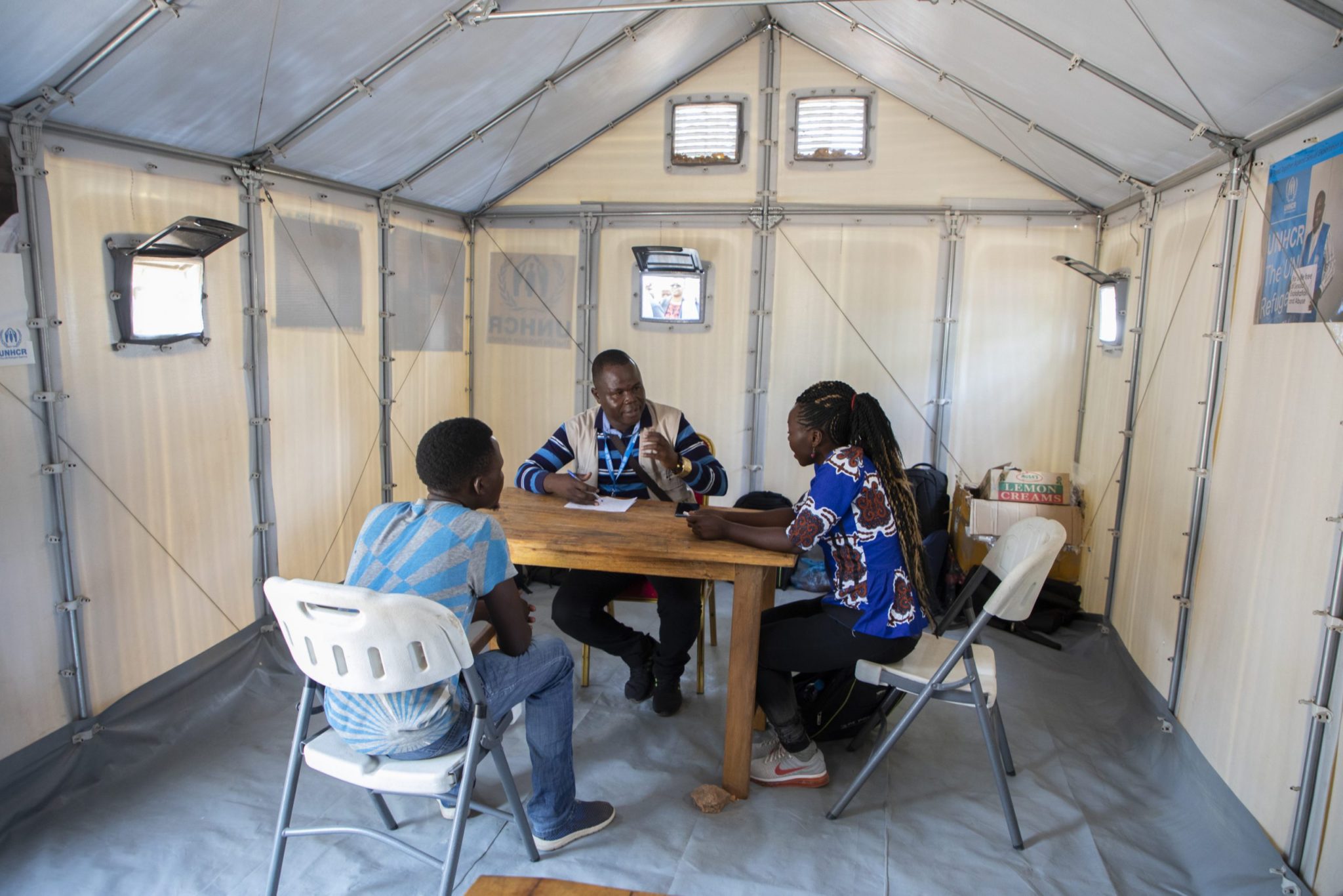 Zambia. High Commissioner meets Congolese refugees at Mantapala settlement
